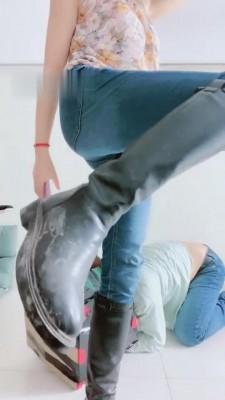 【美离子】舔靴底-踹盲盒 G-210813-9