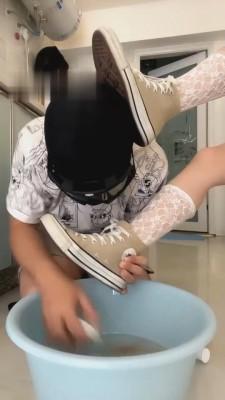 【云云酱】喝刷鞋水/插嘴/舔鞋/帆布鞋 bf480