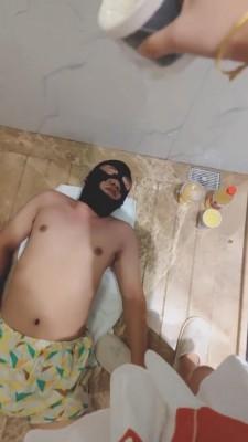 【奈奈】耐克小白鞋原味船袜羞辱/裸足碾压食物喂食 bf458