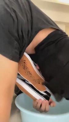 【云云酱】舔脏鞋底喝脏刷鞋水 bf671