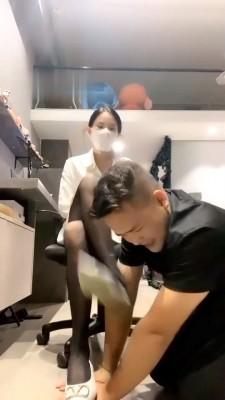 【弯弯小阿姨】伺候犯错被揪耳朵扇脸 bf457