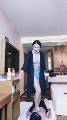 【国民大大】情侣系-暴力踩踏前男友 bf677