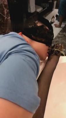 【江门大佬】圈养人形犬浴缸伺候舔脚 bf662