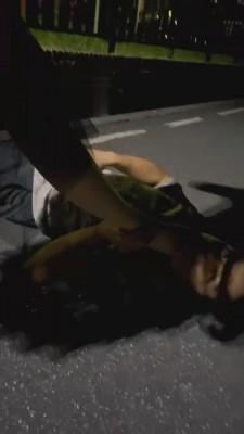 【番番奶奶】户外尾随美女被暴打 bf809