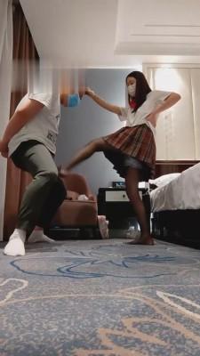 【小公主】JK小姐姐运动鞋黑丝羞辱哥哥 bf811