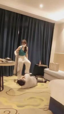 【滔滔】剧情-男老板和司机沦为女下属的奴 bf690