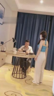 【滔滔】剧情-男老板和司机沦为女下属的奴 bf690