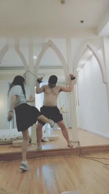 【丫丫啊】吊绑封嘴强制运动鞋踢裆 G-210831-7