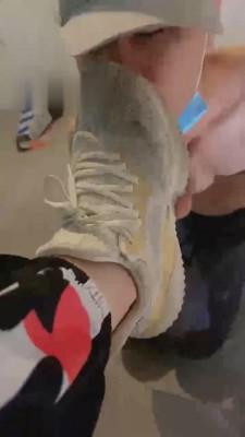 【Aki】素人小姐姐小白鞋黑船袜羞辱【完整版】 bf742