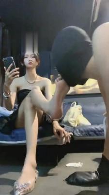 【希希子】影院调-平底鞋鞋底+圣水舔内裤白带 bf791