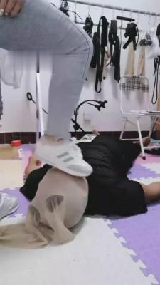 【天水女王】运动女神坐脸踩踏 G-210824-8