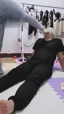 【天水女王】运动女神坐脸踩踏 G-210824-8