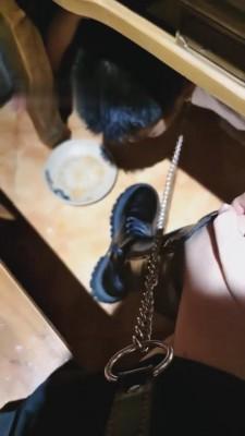 【猫神大人】餐桌脚下给狗喂饭 G-210823-35