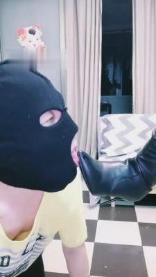 【lisa宝宝】靴子女王反绑狗重度鞭打 bf502