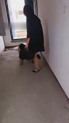 【燃一】雨天户外超羞辱玩狗 bf659