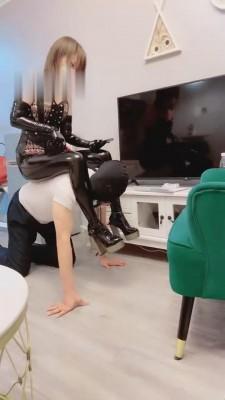 【茹雪】挑逗过来面试的抖M（咀嚼原味） bf642