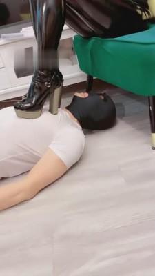 【茹雪】挑逗过来面试的抖M（咀嚼原味） bf642