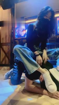 【希希子】双奴KTV调-尝试开发素人舔脚/喝圣水 bf649