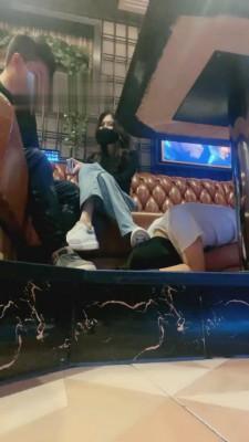 【希希子】双奴KTV调-尝试开发素人舔脚/喝圣水 bf649