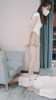 【晨希】帆布鞋白丝踩踏贱狗【续集】 bf511