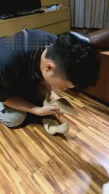 【依艺】发现男同事喜欢被虐的癖好 bf686