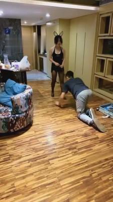 【依艺】发现男同事喜欢被虐的癖好 bf686