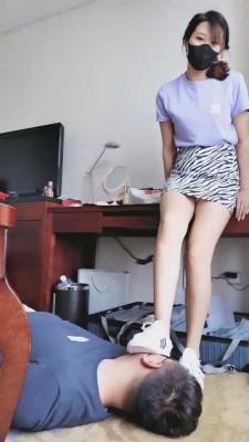 【若依】踩踏专场-运动鞋白棉袜踩踏 bf630