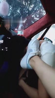 【悦主大人】运动后小白鞋车内调 G-210818-12