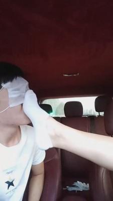 【悦主大人】运动后小白鞋车内调 G-210818-12