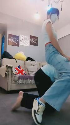 【暴力美学】AJ运动女生随意发泄 G-210822-24