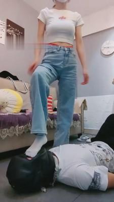 【暴力美学】AJ运动女生随意发泄 G-210822-24