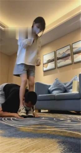 【阿月】无底线踩踏-强制深喉-耳光踹头-腿绞转胯 G-210822-23