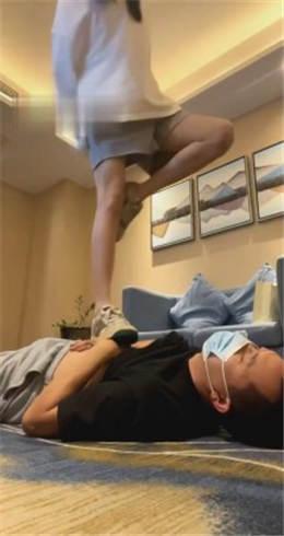 【阿月】无底线踩踏-强制深喉-耳光踹头-腿绞转胯 G-210822-23