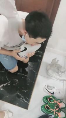 【刘二狗】扫楼被女房东发现后 G-210823-10