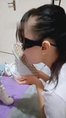 【女慕乐】舌头清理主人鞋底美足 G-210823-3