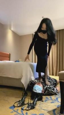 【弯弯小阿姨】暴虐惩罚偷丝袜的狗奴才 G-210825-14