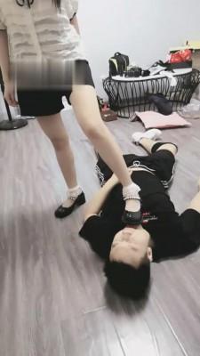 【言言主人】萝莉主训练男友做狗 G-210823-17