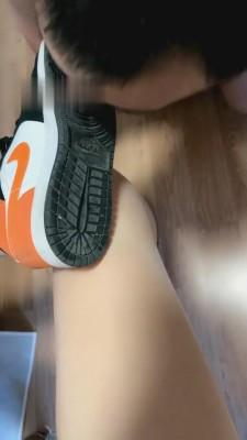 【思诺】AJ肉丝裸足踢裆强迫舔内裤 G-210821-19