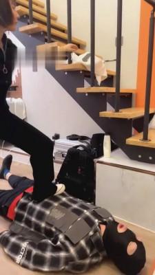 【lucky】夜跑后小白鞋原味脚羞辱踩踏 bf745