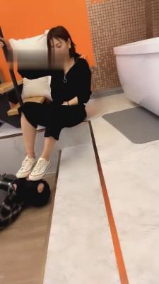 【lucky】夜跑后小白鞋原味脚羞辱踩踏 bf745