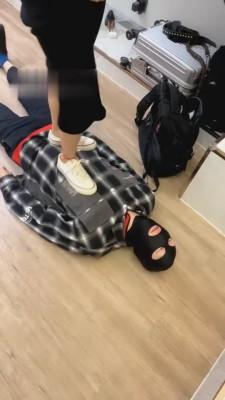 【lucky】夜跑后小白鞋原味脚羞辱踩踏 bf745