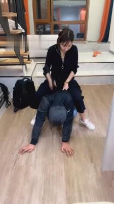 【lucky】夜跑后小白鞋原味脚羞辱踩踏 bf745