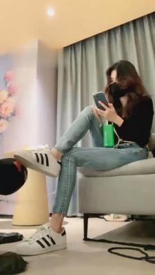 【希希子】绿帽男友沦为女友的狗 bf759