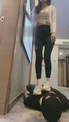 【漫漫】全体重踩狗奴 bf15430