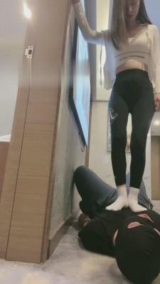 【漫漫】全体重踩狗奴 bf15430