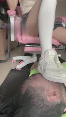 【苏儿】大学生S脏臭脚辱脚垫【完整版】 bf15729