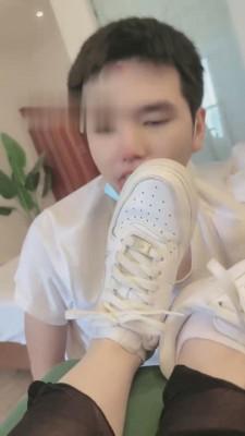 【欣欣S】黑丝棉袜小白鞋玩畜生 bf15738