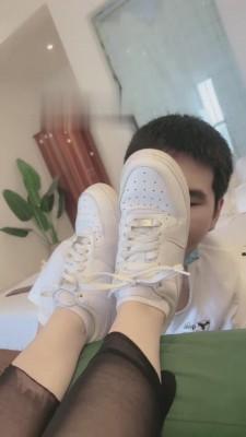 【欣欣S】黑丝棉袜小白鞋玩畜生 bf15738