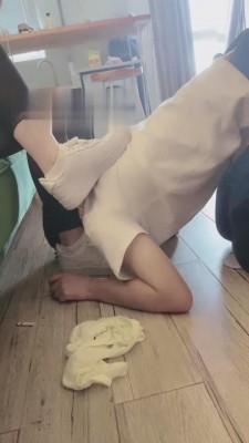 【欣欣S】黑丝棉袜小白鞋玩畜生 bf15738