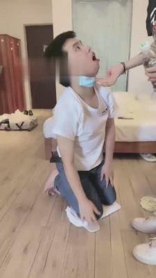 【欣欣S】黑丝棉袜小白鞋玩畜生 bf15738